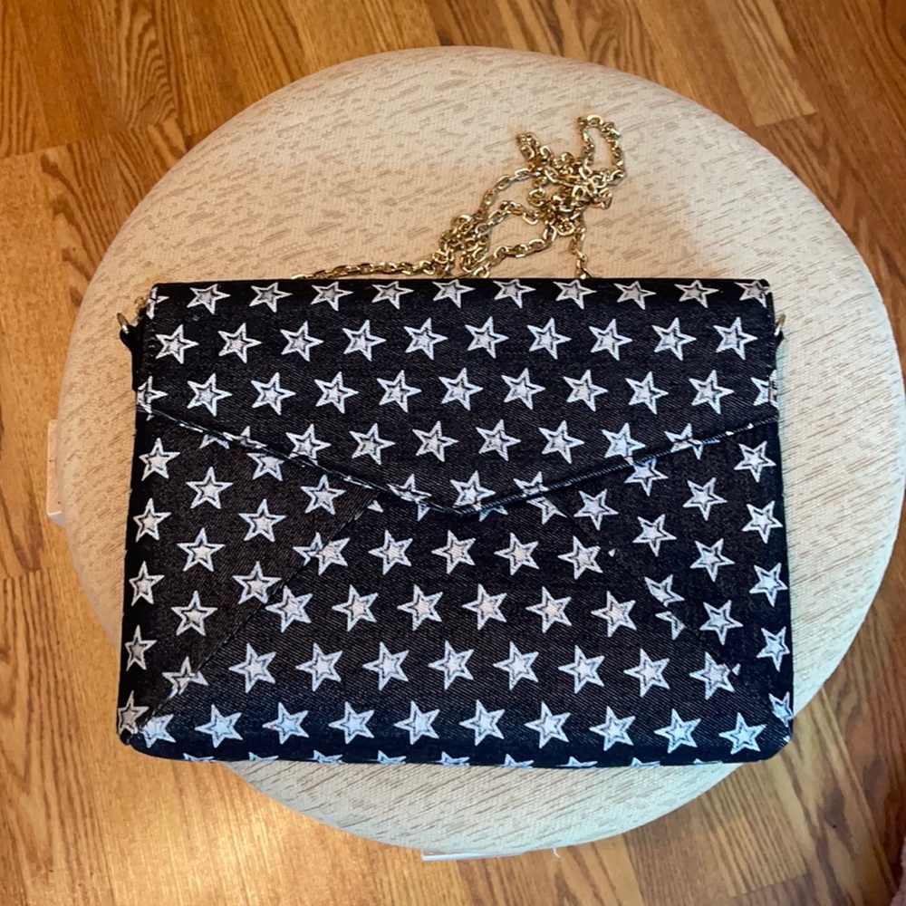 black and white star purse with gold chain strap